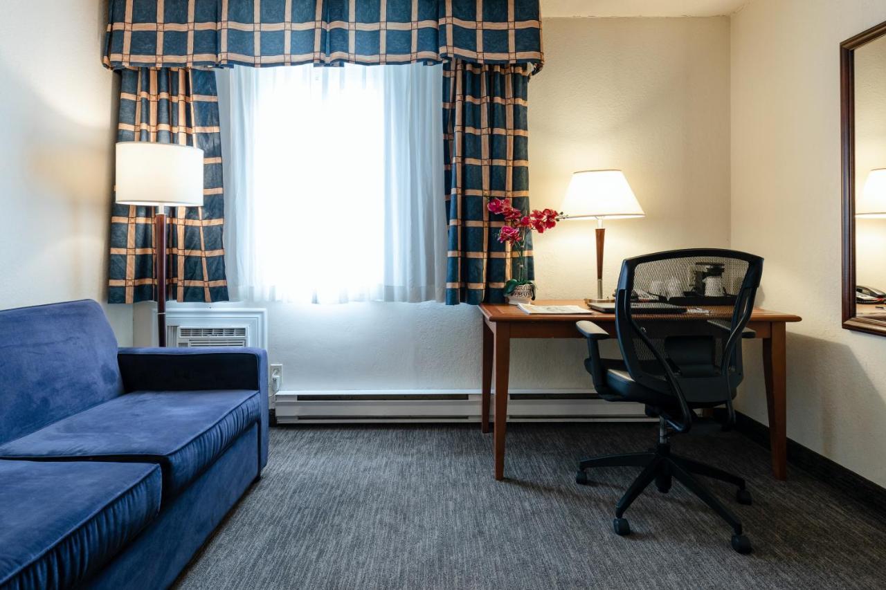Travelodge By Wyndham Ottawa East מראה חיצוני תמונה