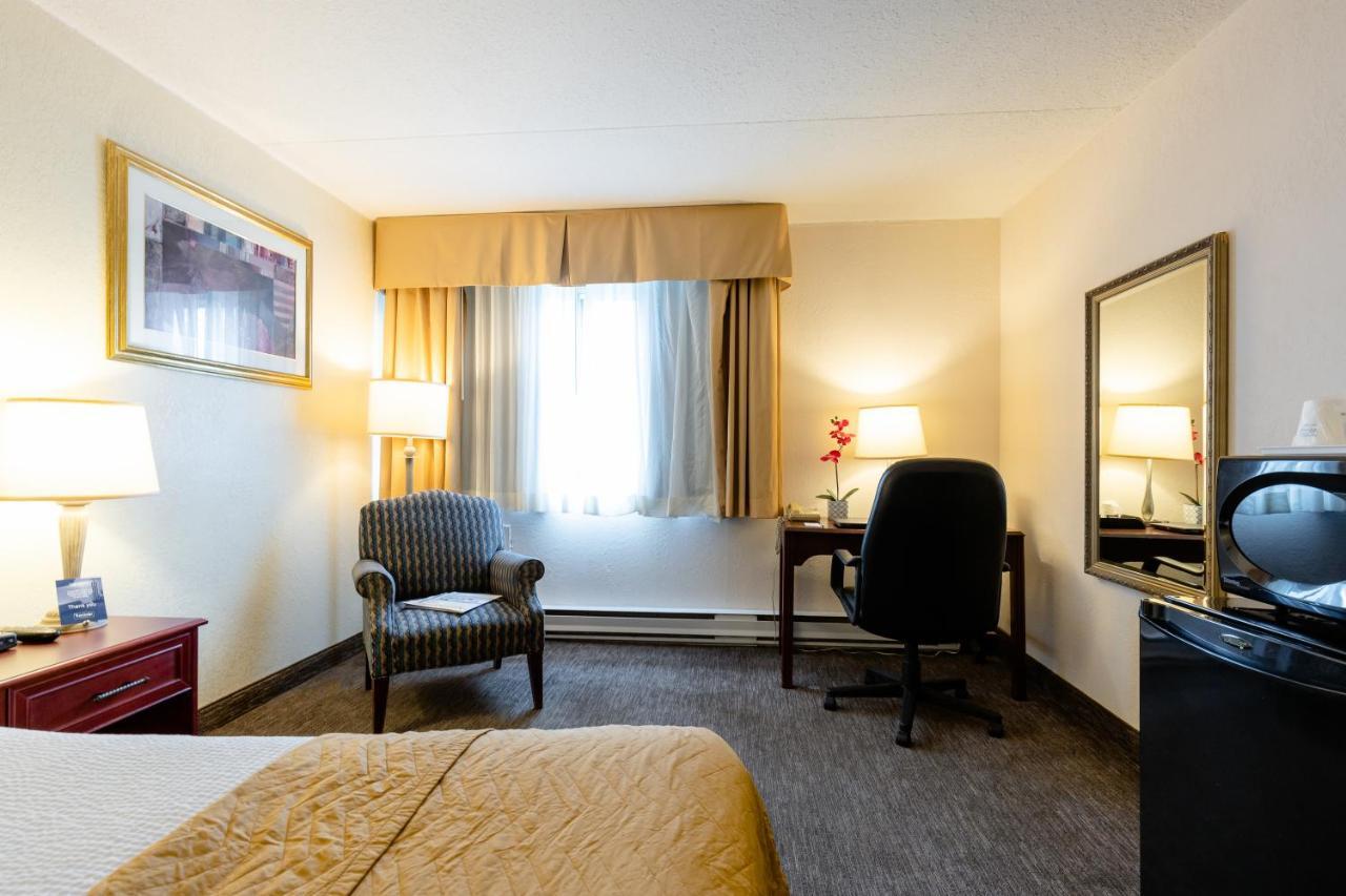 Travelodge By Wyndham Ottawa East מראה חיצוני תמונה