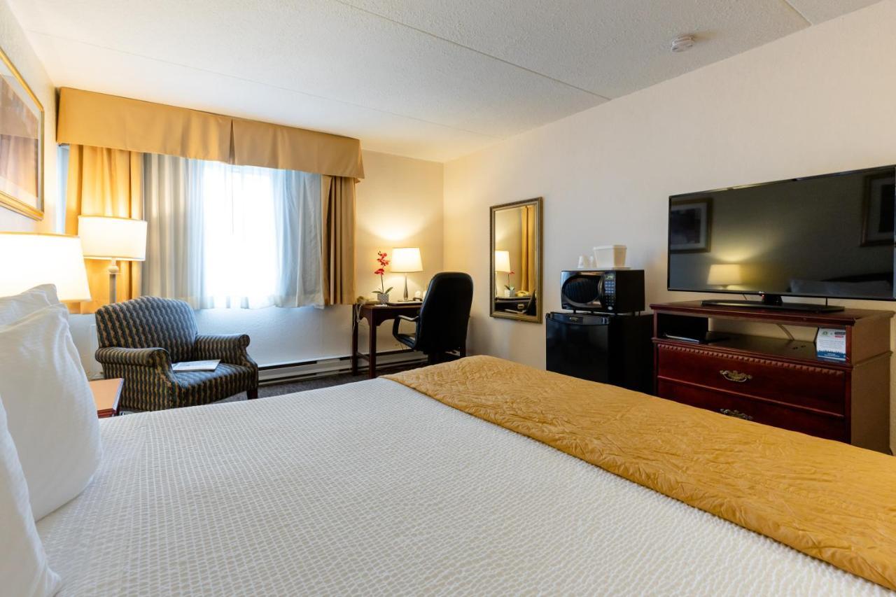 Travelodge By Wyndham Ottawa East מראה חיצוני תמונה