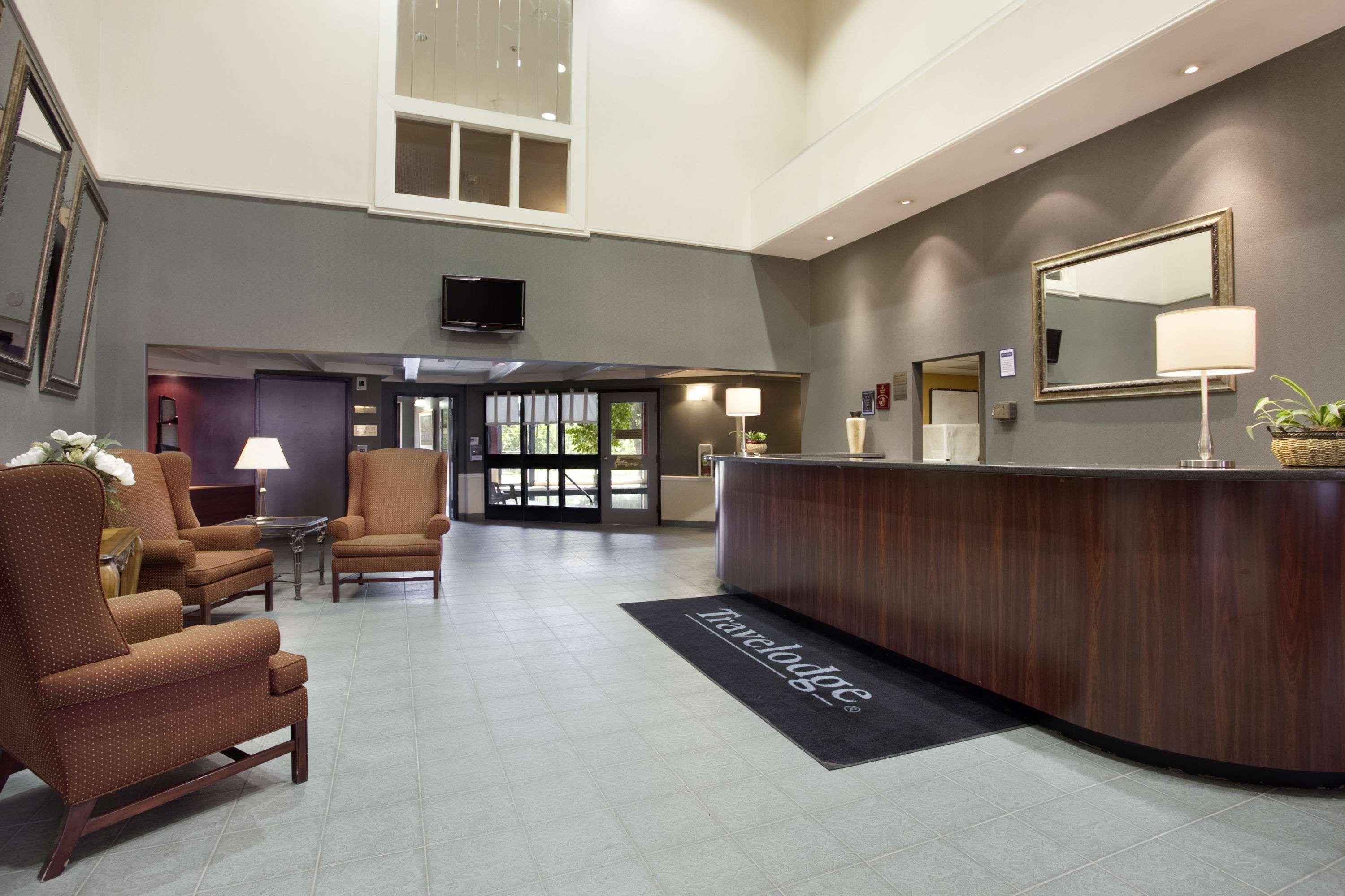 Travelodge By Wyndham Ottawa East מראה חיצוני תמונה