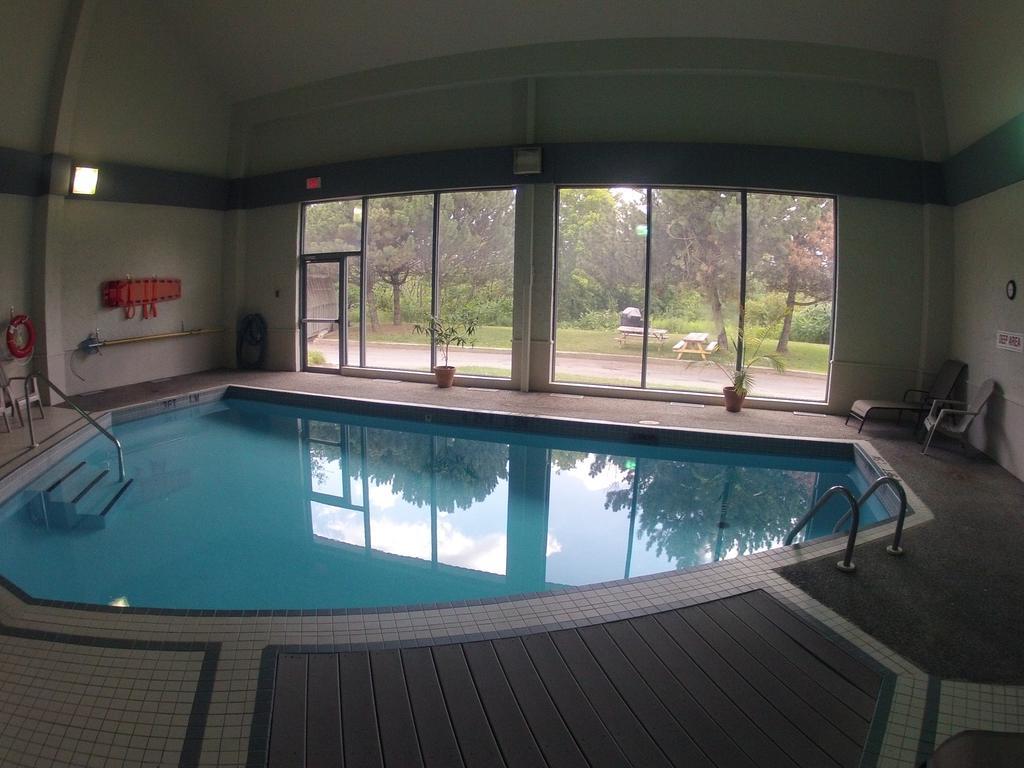 Travelodge By Wyndham Ottawa East מראה חיצוני תמונה