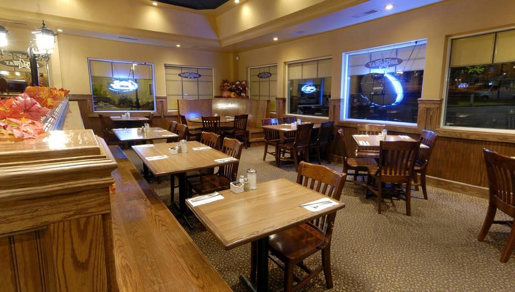 Travelodge By Wyndham Ottawa East מראה חיצוני תמונה