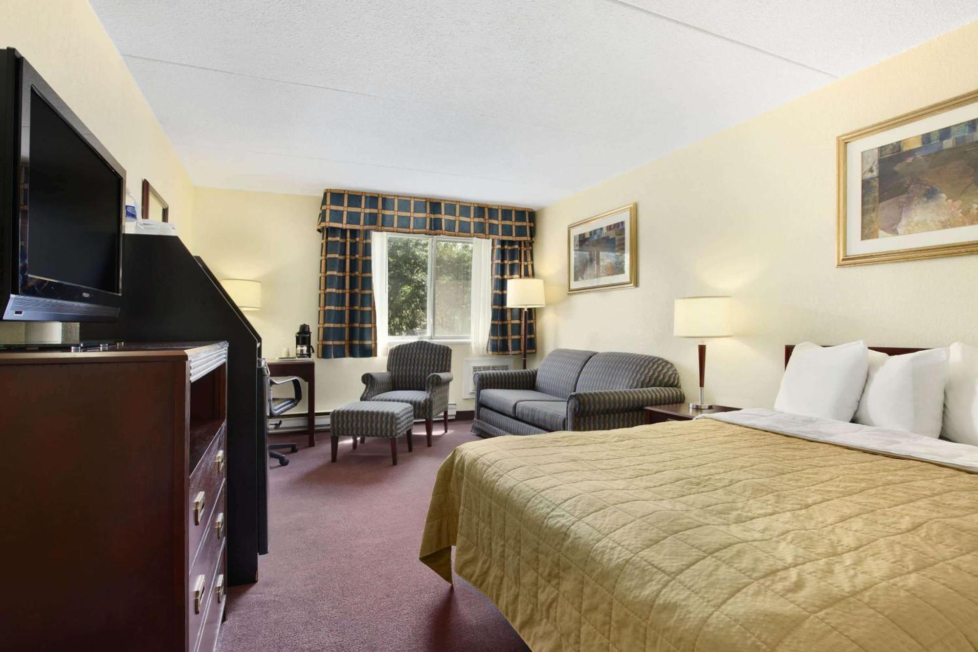 Travelodge By Wyndham Ottawa East מראה חיצוני תמונה