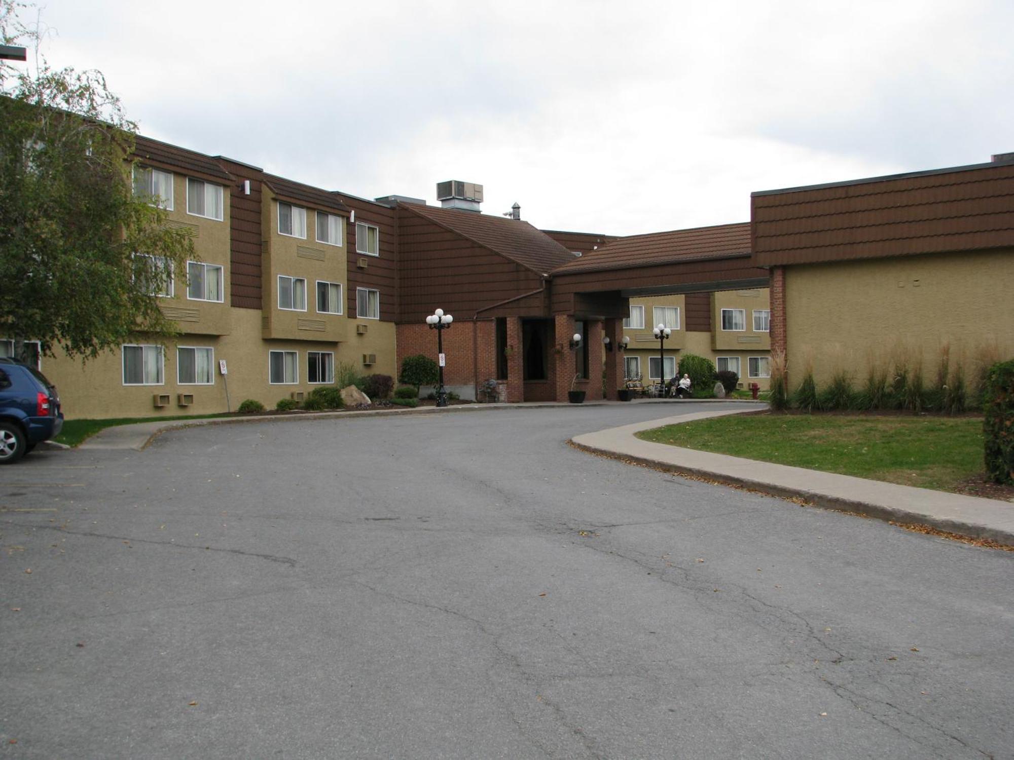 Travelodge By Wyndham Ottawa East מראה חיצוני תמונה
