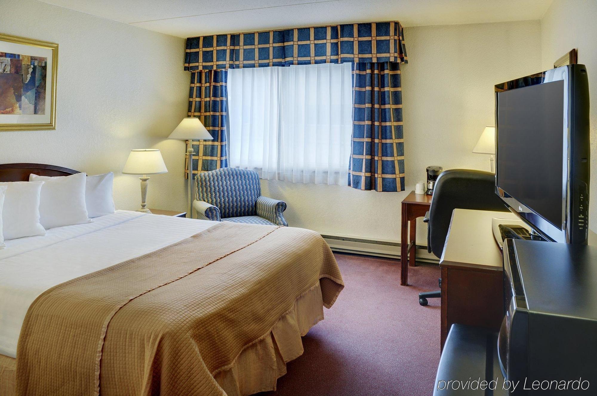 Travelodge By Wyndham Ottawa East מראה חיצוני תמונה